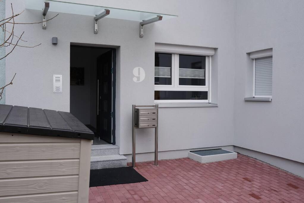 1 Zimmer Wohnung Dg Mit Klimaanlage Und Kleinen Balkon Oedheim エクステリア 写真