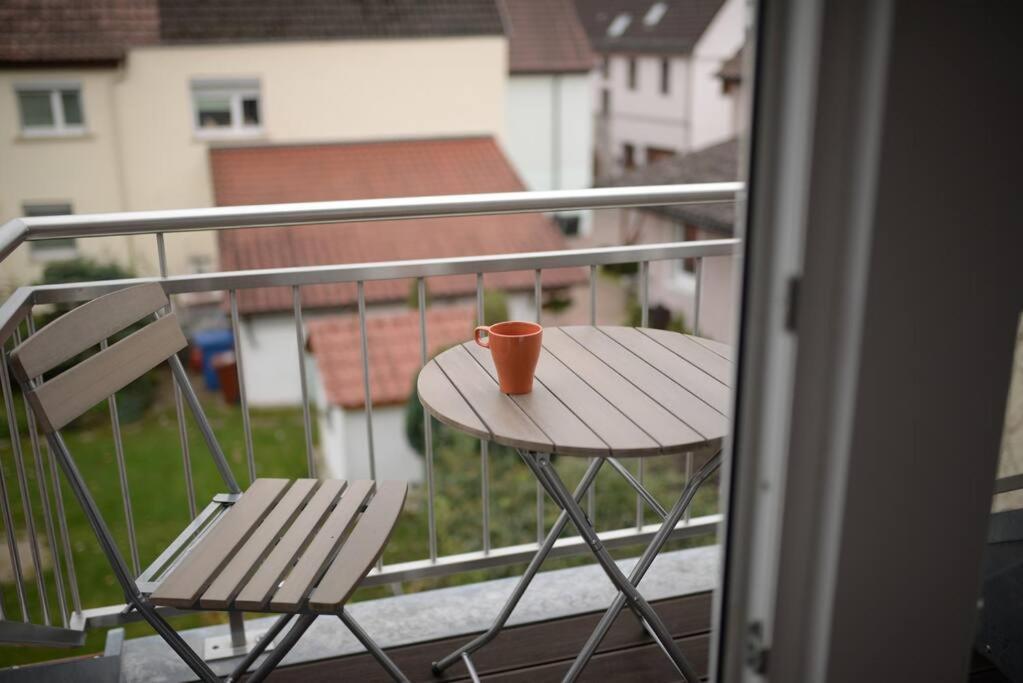 1 Zimmer Wohnung Dg Mit Klimaanlage Und Kleinen Balkon Oedheim エクステリア 写真